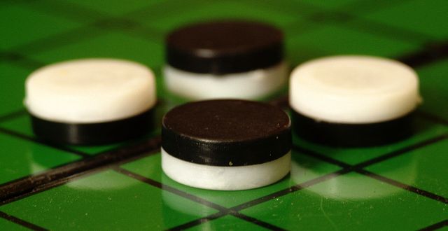 最後の1マスになったオセロから反転しだす